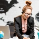¿Por qué las grandes empresas contratan intérpretes en lugar de depender de software de traducción?