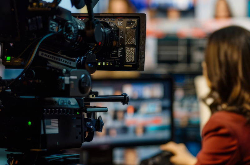 Interpretación en medios: adaptación del lenguaje en vivo